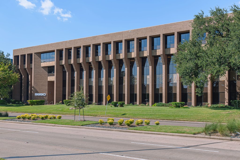 9990 Richmond Avenue — exterior