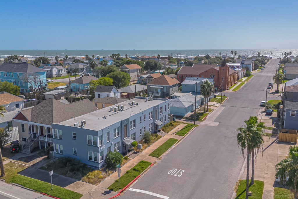 1002 11th Street Apartments