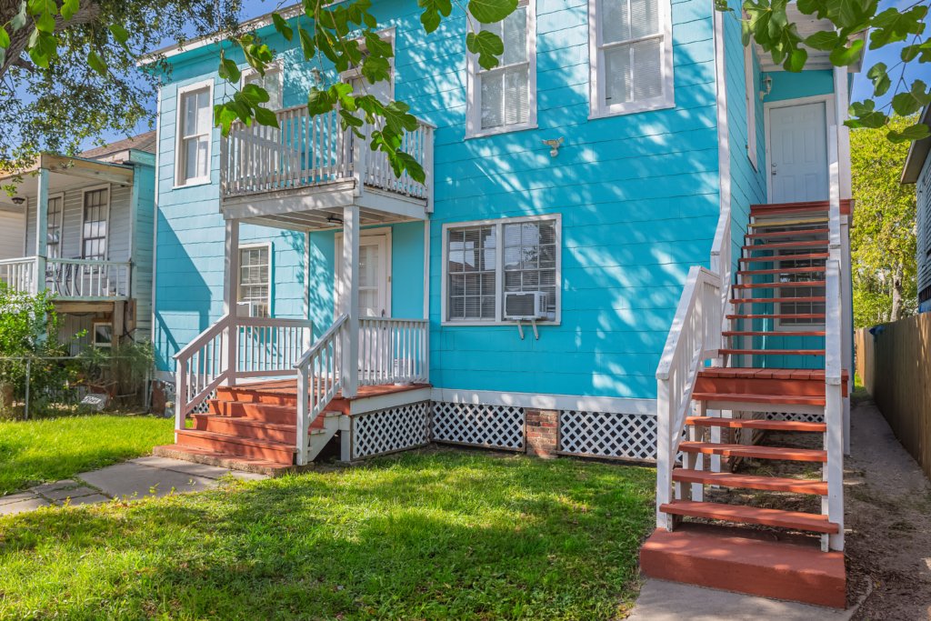 1614 Avenue M 1/2 — exterior