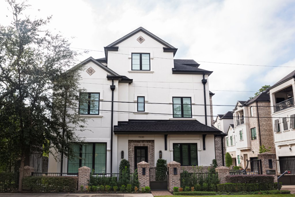 1530 Cunningham Parc — exterior