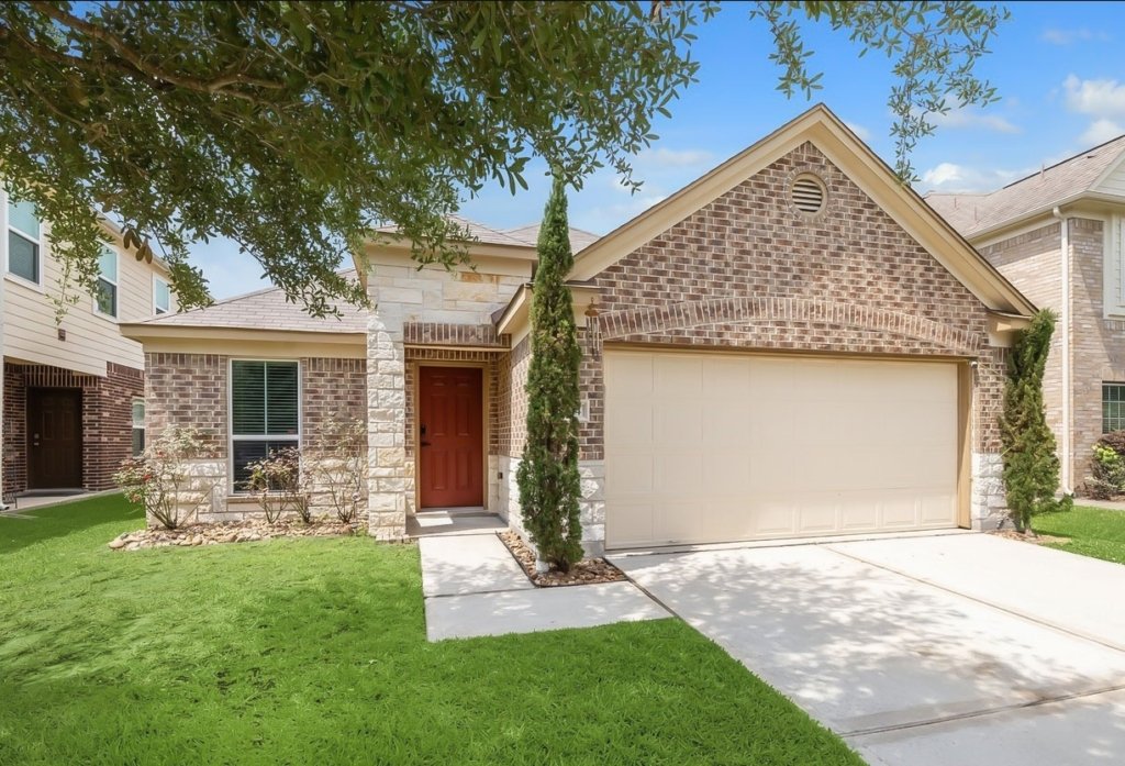 2615 Magnolia Fair Way