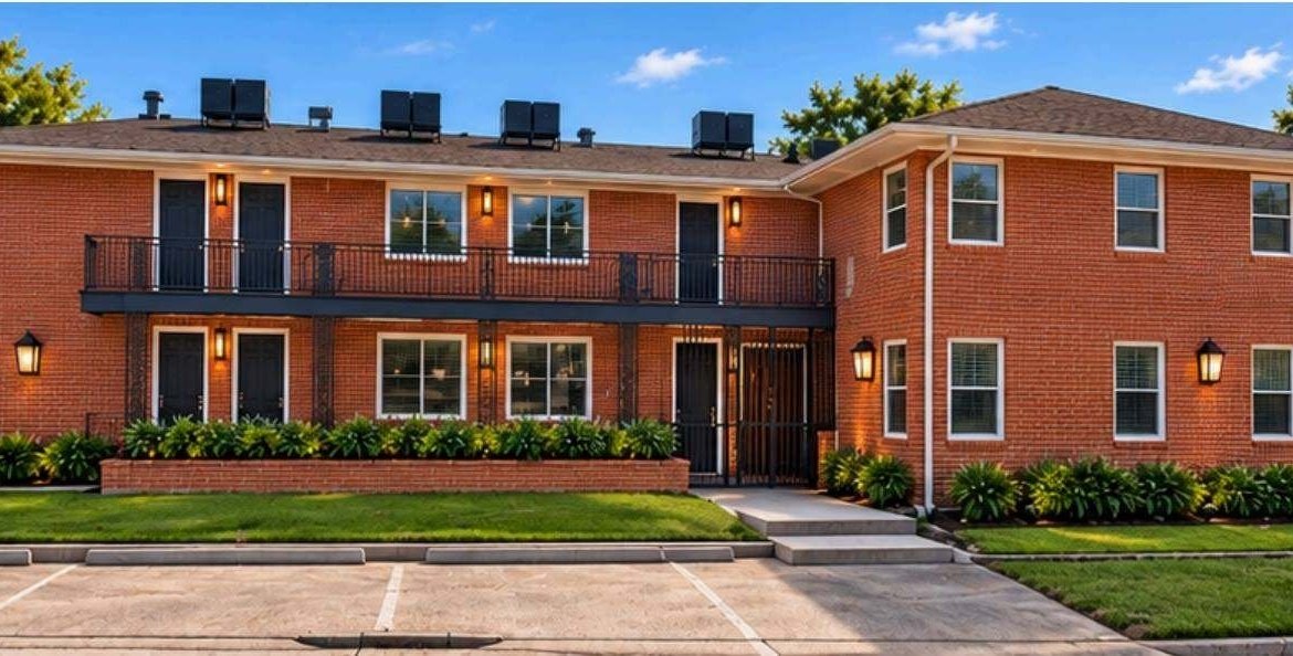 2211 W Alabama — exterior